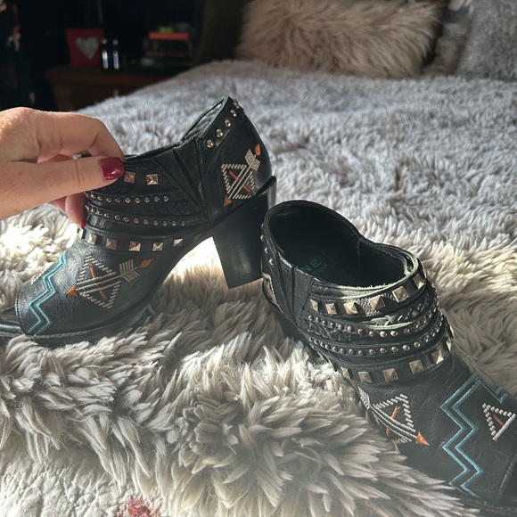 Lane Aztec Peep Toe - Picture 5 of 8